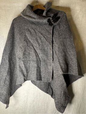Lauren Ralph Lauren Gray Knit Buckled Poncho